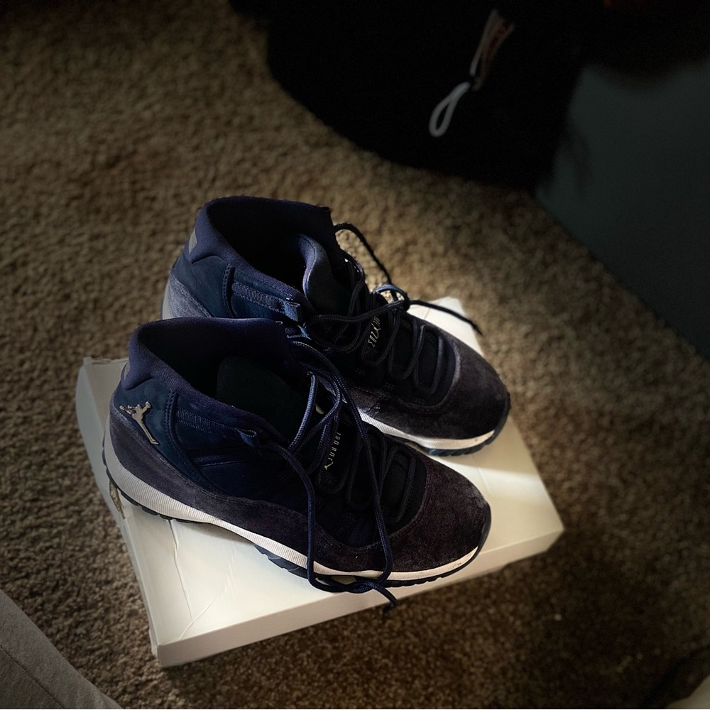 Worn a few times. Still in great shape.